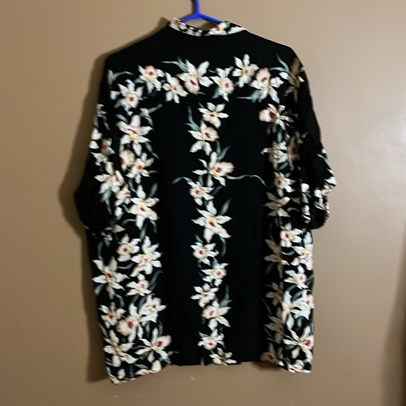 Rayon vacation Hawaiian style shirt. B6 - Picture 5 of 5